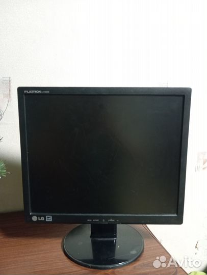 Монитор LG flatron L1742SE-BF