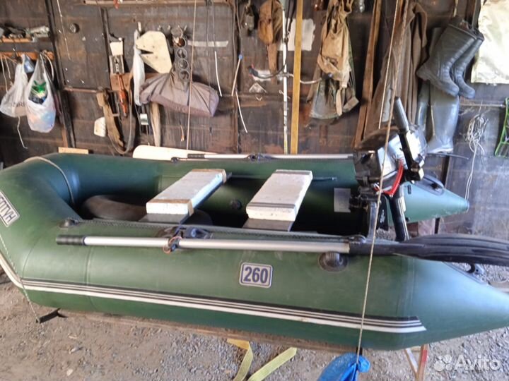 Лодка с мотором