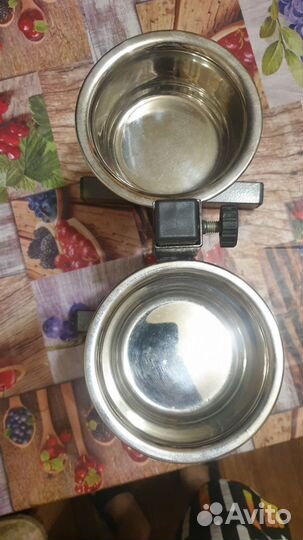 Подставка с тарелками для собак и кошек