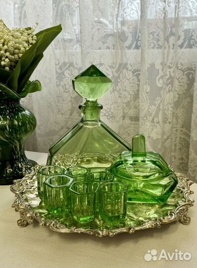Винтажный графин и 6 рюмок