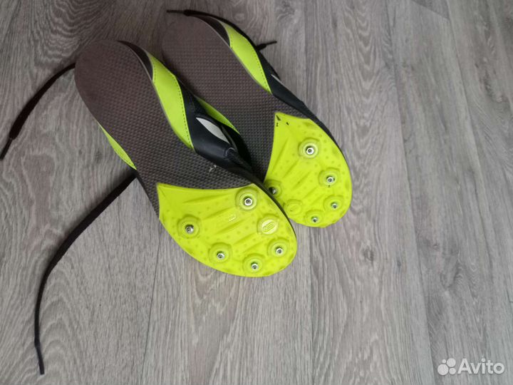 Кроссовки беговые (шиповки) 39-й размер