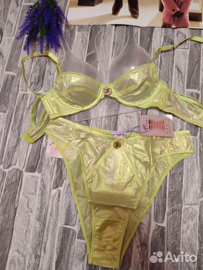 Комплект нижнего белья 70А, трусы 44