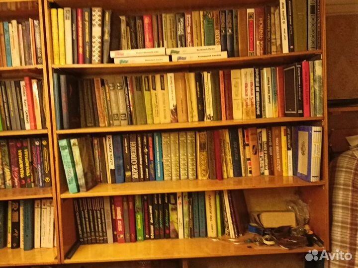 Книги фантастика, детективы, приключения