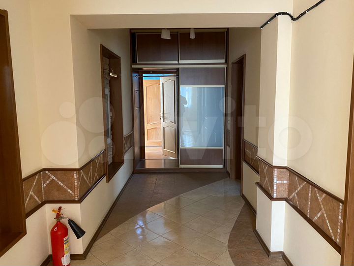 Здание 2230 м²+земля 21 сотка