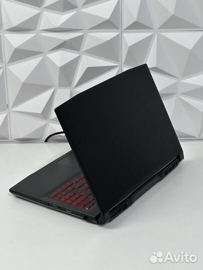 Мощный игровой ноутбук MSI Katana
