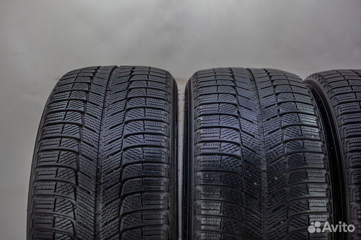 Michelin X-Ice XI3 245/45 R19 102H