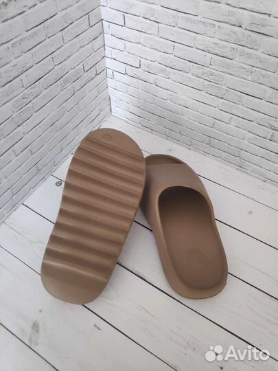 Тапочки шлепанцы в стиле adidas yeezy slide