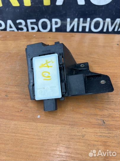 Датчик слепых зон левый Kia Carnival 4 D4HE