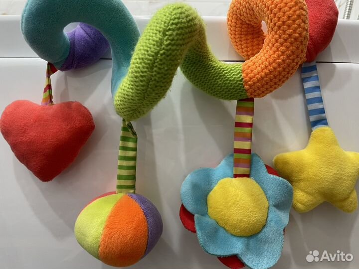 Дуга с игрушками на коляску