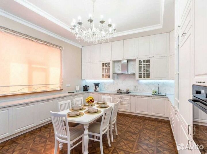 Угловой кухонный гарнитур современный