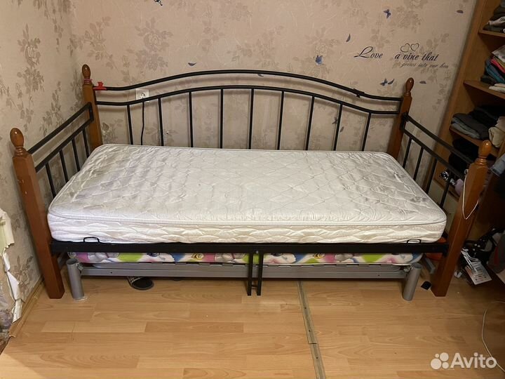 Кровать
