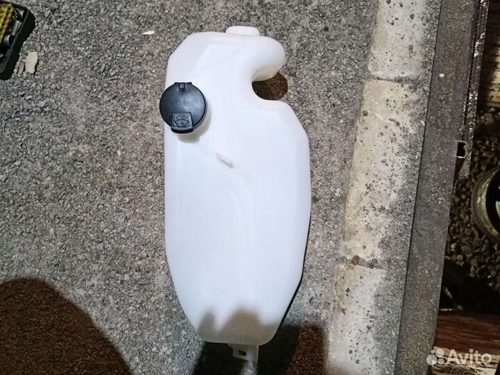 Бачок омывателя LADA, renault. 289100401R