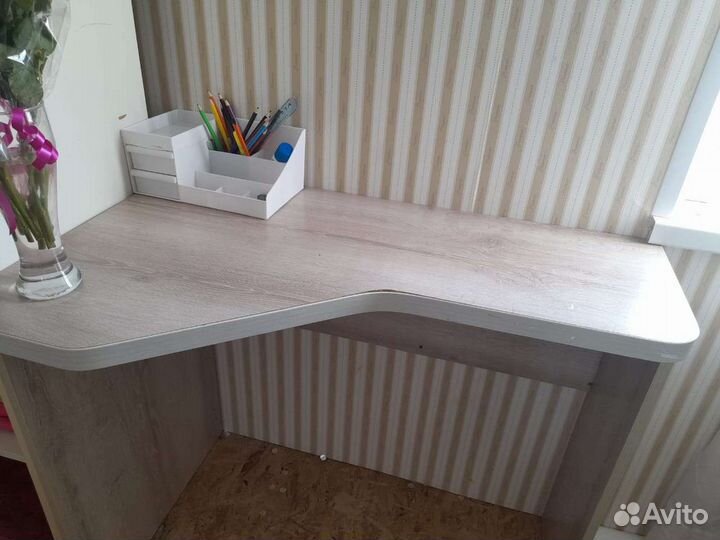 Писменный компьютерный столик