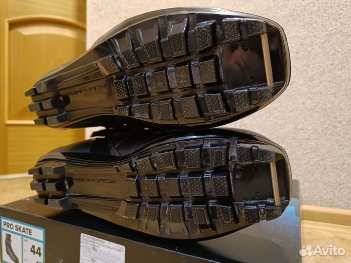 Лыжные ботинки коньковые