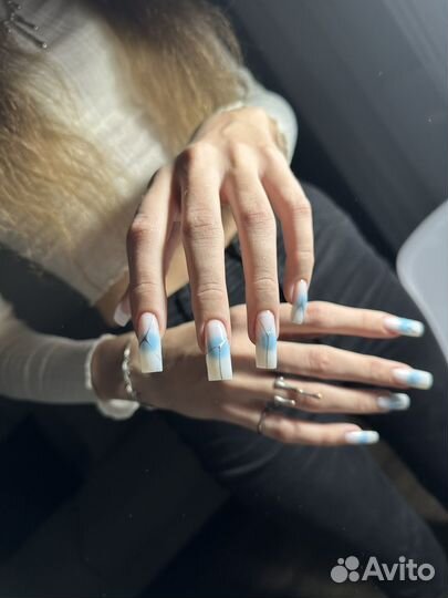 Модель на маникюр