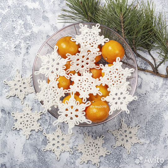 Елочные украшения снежинки вязаные