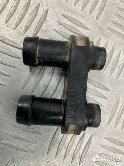 Б/У переходник радиатора печки Volkswagen Polo 612