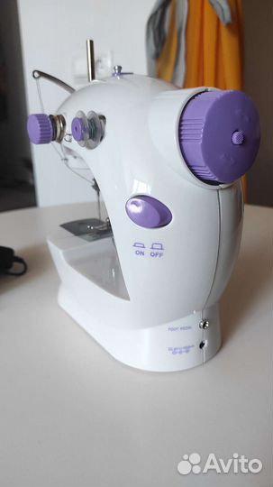 Мини швейная машина Apriori SM202A + швейный набор