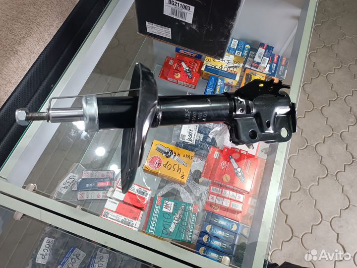 Амортизатор передний правый 70-75 Камри