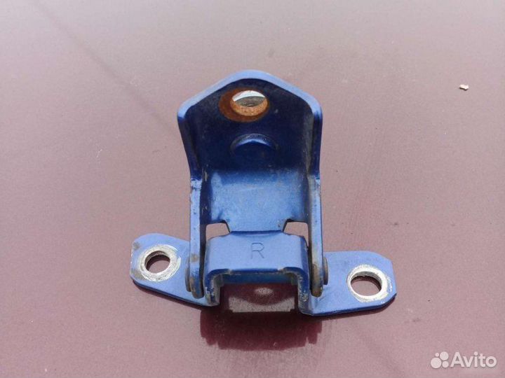 Петля двери задняя правая Mazda 3 2007