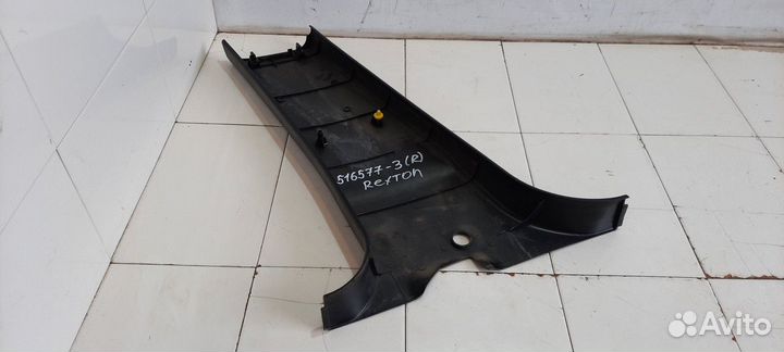 Обшивка стойки центральная правая