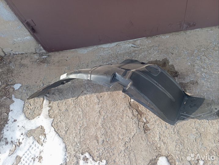 Подкрылок передний правый kia rio 3