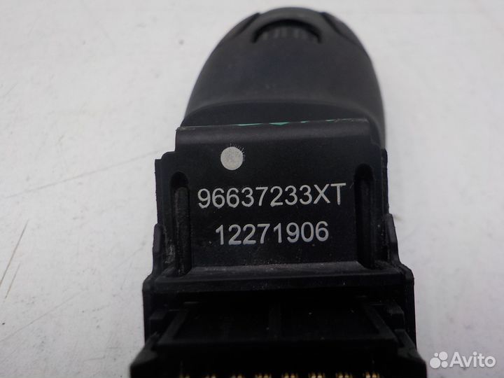 Переключатель Peugeot 3008 2010