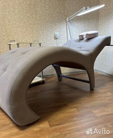 Анатомическая кушетка для наращивания ресниц