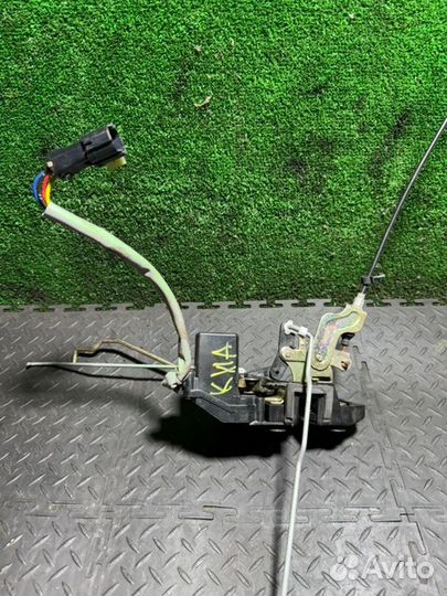 Замок двери передний правый Kia Carnival 2.9 2004