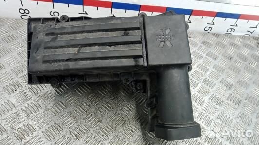 Корпус воздушного фильтра volkswagen golf 5 (8BL15NQ01)
