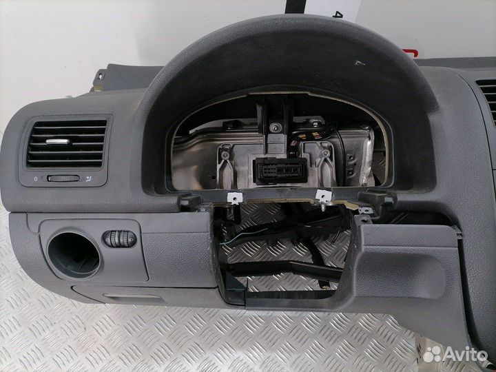 Торпедо (панель передняя) для Volkswagen Jetta 5