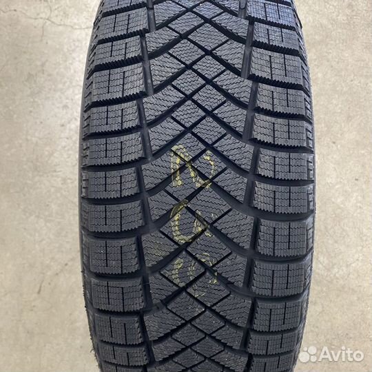 Pirelli Ice Zero FR 235/45 R18 98H