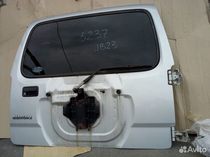 Suzuki Jimny задняя дверь багажника