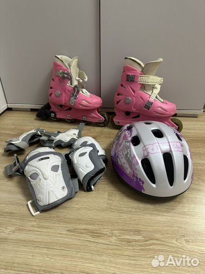 Роликовые коньки, защита и шлем