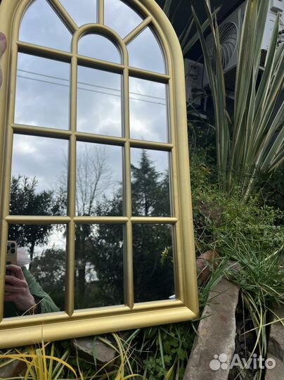 Зеркало окно в золотой раме. Неоренессанс