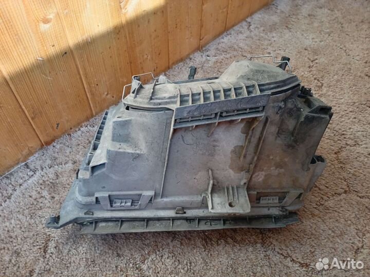 Фара правая Mercedes W124 рестайлинг