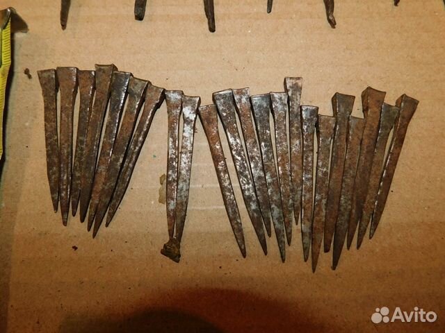 Антикварные,различные,кованные гвозди ри в интерье