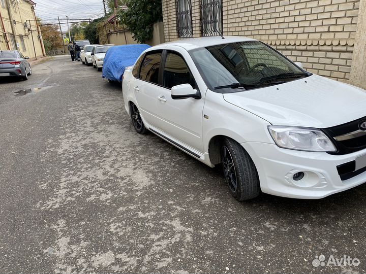LADA Granta 1.6 МТ, 2015, 180 000 км