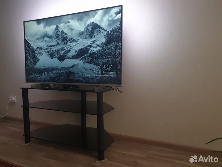 Стеклянная тумба под тв