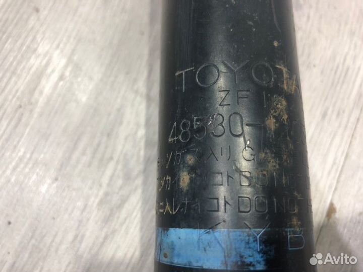 Амортизатор задний Toyota Corolla E150 2006 2007