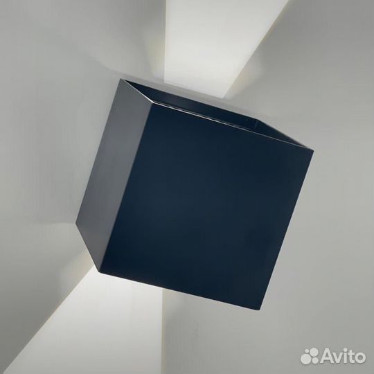 Двухлучевые фасадные светильники LED dance разные