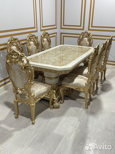 Стол и стулья