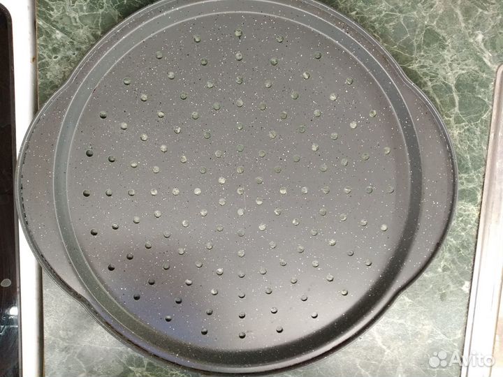 Для кухни:форма для пиццы, струна и т.д