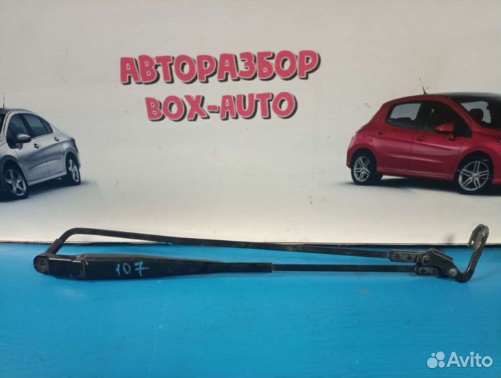 Поводок дворника Peugeot 107