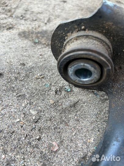 Рычаг подвески нижний передний правый Renault