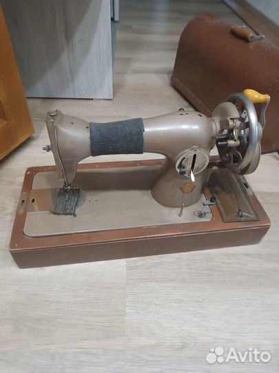 Швейная машинка (советская)