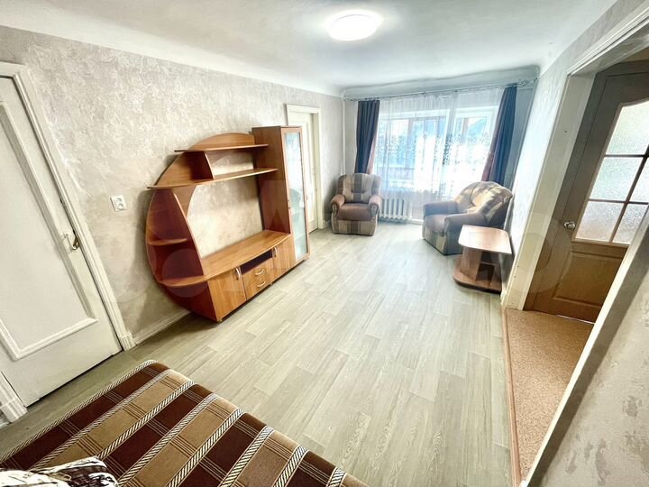 2-к. квартира, 45 м², 3/3 эт.