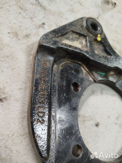 Скоба суппорта заднего левого chevrolet Cruze