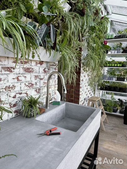 Бетонная раковина с подстольем