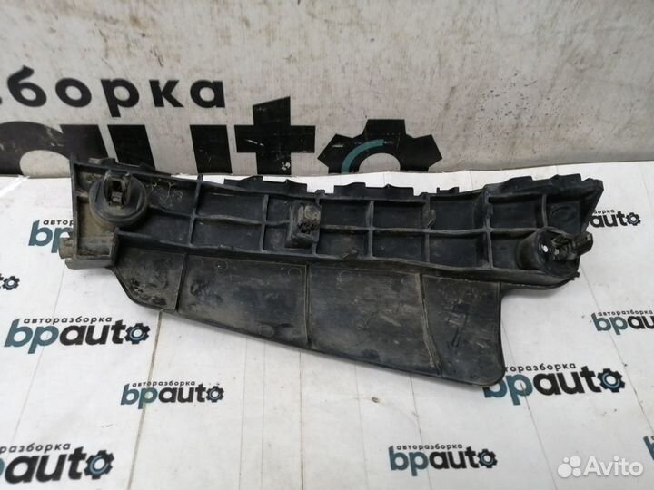 Кронштейн переднего бампера левый 52116-60181